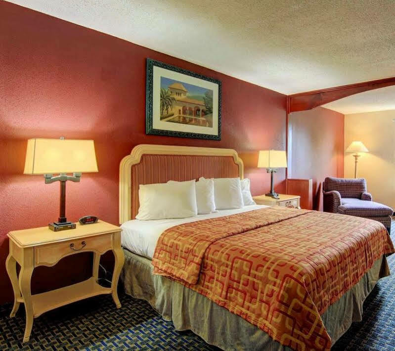 Red Roof Inn Atlanta - Six Flags Lodge West Экстерьер фото